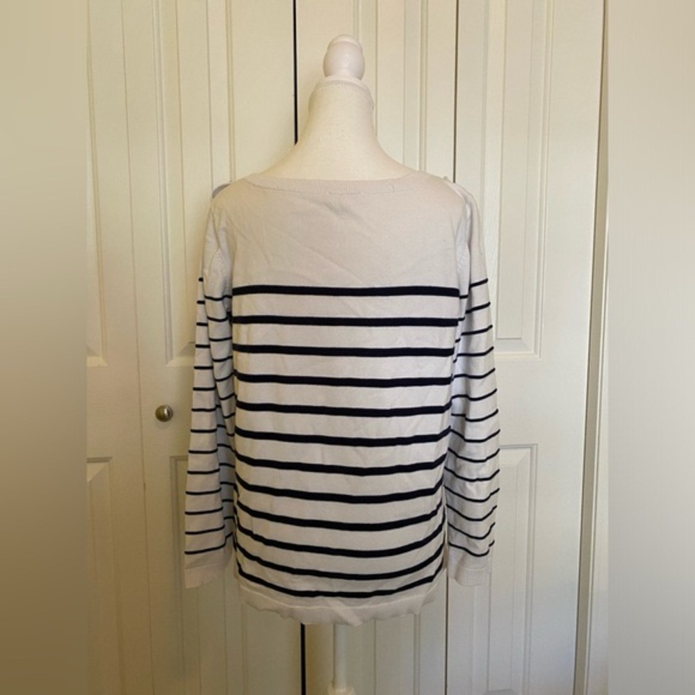 White and Navy Striped Long Sleeve
Sweater Dalia Large